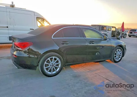 2019 Mercedes-Benz A 220 z USA, uszkodzony, nr VIN WDD3G4EB3KW028391